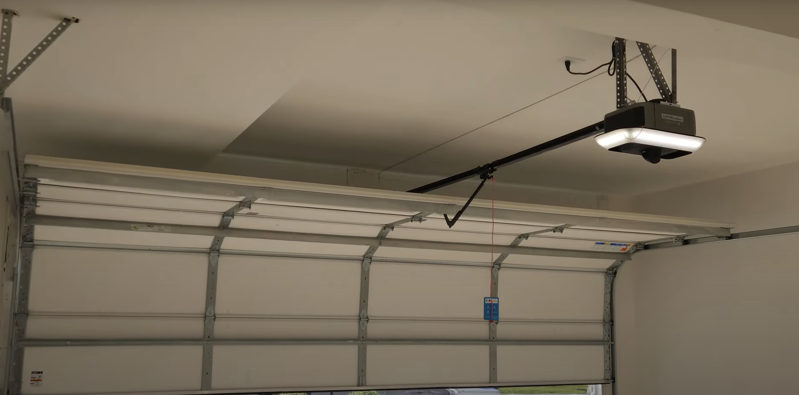 Create alt text for an image to optimize the SEO of the website,Fort Lauderdale FL Garage Door Repair Services keyword: